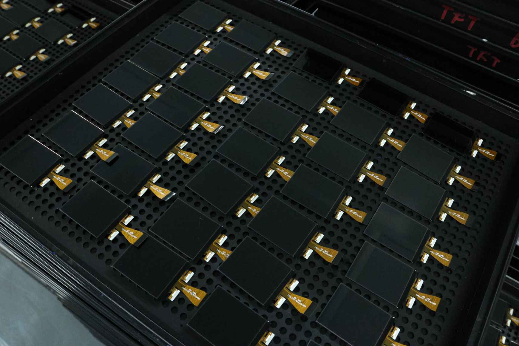 Pengilang LCD Cina memimpin trek paparan kadar medan tinggi, modul kristal cecair adat merangsang pasaran tambahan berbilion dolar